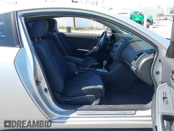2009 Nissan Altima S z VIN 1N4AL24E59C192627, wystawiony jako IAAI lot #42359727 z przebiegiem 93 316 mil mil oraz . Historia ofert i sprzedaży dostępna na DreamBid. Obrazek 5.