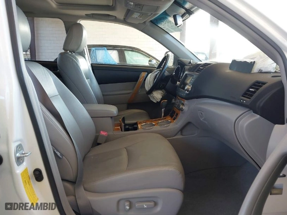 2009 Toyota Highlander Hybrid Limited with VIN JTEEW44A092035066, listed as a IAAI auction lot 41527468 with 166,339 mi miles. Bid and sale history available at carsss.com. Image 5.