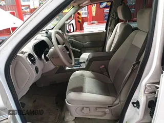 2006 Ford Explorer XLS z VIN 1FMEU72E26UB03509, wystawiony jako IAAI lot #42511818 z przebiegiem 126 541 mil mil oraz . Historia ofert i sprzedaży dostępna na DreamBid. Obrazek 35.
