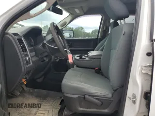 2019 Ram 1500 Tradesman z VIN 1C6RR7KM6KS725316, wystawiony jako Copart lot #57551315 z przebiegiem 62 732 mil mil oraz Szkoda całkowita • Salvage title. Historia ofert i sprzedaży dostępna na DreamBid. Obrazek 7.