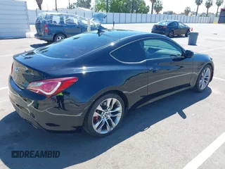 2013 Hyundai Genesis Coupe Track z VIN KMHHU6KJ6DU089065, wystawiony jako IAAI lot #42224509 z przebiegiem 104 918 mil mil oraz . Historia ofert i sprzedaży dostępna na DreamBid. Obrazek 4.