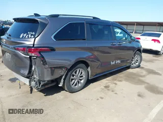 2021 Toyota Sienna XLE with VIN 5TDYSKFC4MS035573, listed as a IAAI auction lot 41988128 with 39,110 mi miles. Bid and sale history available at carsss.com. Image 4.