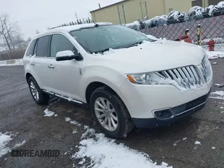 2011 Lincoln MKX z VIN 2LMDJ8JK3BBJ30370, wystawiony jako IAAI lot #41161566 z przebiegiem 108 366 mil mil oraz . Historia ofert i sprzedaży dostępna na DreamBid. Obrazek 1.