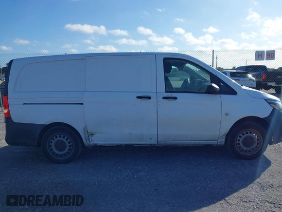 2017 Mercedes-Benz Metris Cargo z VIN WD3PG2EA3H3217098, wystawiony jako IAAI lot #41000078 z przebiegiem 114 579 mil mil oraz . Historia ofert i sprzedaży dostępna na DreamBid. Obrazek 13.