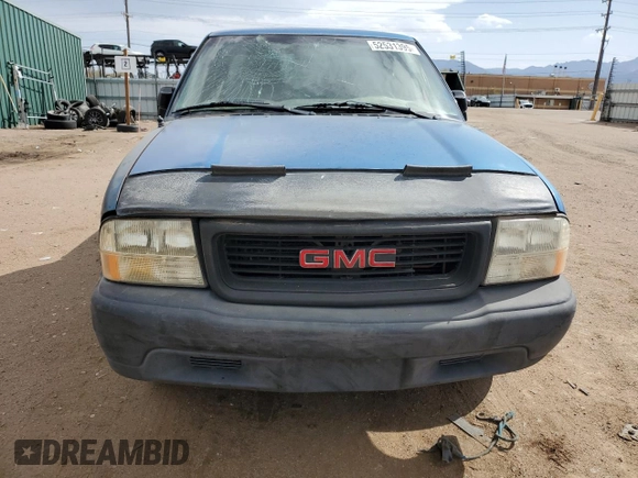 2001 GMC Sonoma SLS w/1SF Pkg with VIN 1GTCS195718156860, listed as a Copart auction lot 52531395 with Not Provided miles and Clean Title. Bid and sale history available at carsss.com. Image 5.