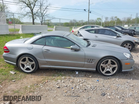 2011 Mercedes-Benz SL 550 z VIN WDBSK7BA9BF165156, wystawiony jako IAAI lot #42075223 z przebiegiem 41 313 mil mil oraz . Historia ofert i sprzedaży dostępna na DreamBid. Obrazek 13.