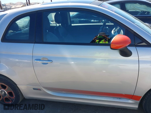 2014 FIAT 500e z VIN 3C3CFFGE8ET175918, wystawiony jako IAAI lot #42226000 z przebiegiem 31 656 mil mil oraz . Historia ofert i sprzedaży dostępna na DreamBid. Obrazek 13.