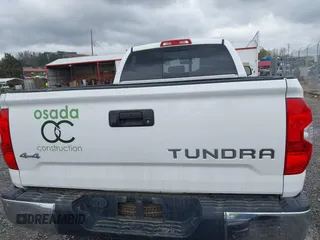 2017 Toyota Tundra SR z VIN 5TFUY5F12HX602084, wystawiony jako IAAI lot #41946571 z przebiegiem 94 271 mil mil oraz . Historia ofert i sprzedaży dostępna na DreamBid. Obrazek 16.