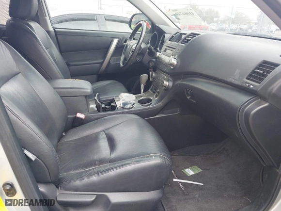 2008 Toyota Highlander Sport with VIN JTEDS43A282063264, listed as a IAAI auction lot 41664740 with 118,756 mi miles. Bid and sale history available at carsss.com. Image 5.