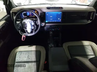 2023 Ford Bronco z VIN 1FMEE5DP3PLB07107, wystawiony jako Copart lot #50701115 z przebiegiem 12 807 mil mil oraz Szkoda całkowita • Salvage title. Historia ofert i sprzedaży dostępna na DreamBid. Obrazek 8.