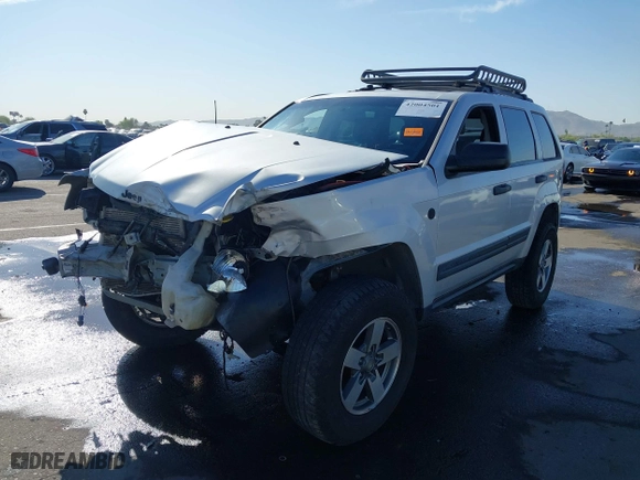 2005 Jeep Grand Cherokee Laredo with VIN 1J4HR48N45C628711, listed as a IAAI auction lot 42004501 with 147,047 mi miles. Bid and sale history available at carsss.com. Image 17.