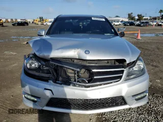 2014 Mercedes-Benz C 250 Sport z VIN WDDGF4HB6EA956715, wystawiony jako Copart lot #49494805 z przebiegiem 71 034 mil mil oraz Szkoda całkowita • Salvage title. Historia ofert i sprzedaży dostępna na DreamBid. Obrazek 5.