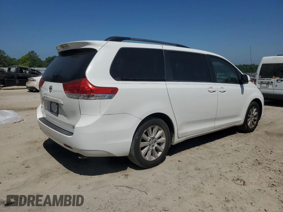 2014 Toyota Sienna LE AAS z VIN 5TDKK3DC0ES465228, wystawiony jako Copart lot #54427125 z przebiegiem 173 811 mil mil oraz Szkoda całkowita • Salvage title. Historia ofert i sprzedaży dostępna na DreamBid. Obrazek 3.