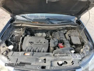 2015 Mitsubishi Outlander SE z VIN JA4AD3A36FZ010050, wystawiony jako Copart lot #56275555 z przebiegiem 171 045 mil mil oraz Szkoda całkowita • Salvage title. Historia ofert i sprzedaży dostępna na DreamBid. Obrazek 12.