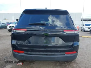 2023 Jeep Grand Cherokee Laredo z VIN 1C4RJHAG7PC661998, wystawiony jako IAAI lot #41104990 z przebiegiem 43 718 mil mil oraz . Historia ofert i sprzedaży dostępna na DreamBid. Obrazek 17.