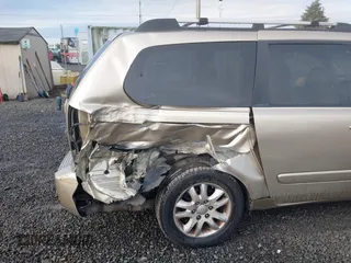 2007 Kia Sedona EX with VIN KNDMB233676121720, listed as a IAAI auction lot 41606082 with 200,736 mi miles. Bid and sale history available at carsss.com. Image 6.