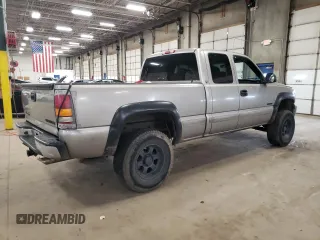 2001 Chevrolet Silverado 1500 LS with VIN 2GCEC19T711211931, listed as a Copart auction lot 54614195 with 135,812 mi miles and Salvage Title. Bid and sale history available at DreamBid. Image 3.