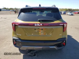 2024 Kia Seltos X-Line z VIN KNDEUCA71R7632324, wystawiony jako Copart lot #49727375 z przebiegiem 2449 mil mil oraz Szkody całkowita. Historia ofert i sprzedaży dostępna na DreamBid. Obrazek 6.