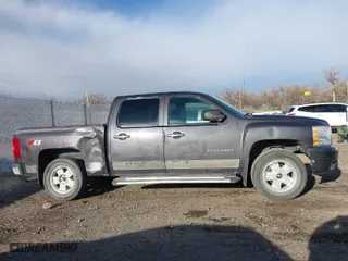 2010 Chevrolet Silverado 1500 LT with VIN 3GCRKSE32AG129922, listed as a IAAI auction lot 40910846 with 122,255 mi miles. Bid and sale history available at carsss.com. Image 14.