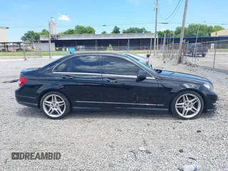 2013 Mercedes-Benz C 300 Sport с VIN WDDGF8AB3DA839741, выставлен на аукционе IAAI как лот 42647321 с пробегом 234 146 миль миль и . История ставок и продаж доступна на DreamBid. Изображение 13.