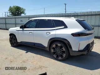 2023 BMW XM z VIN 5YM23CS00P9R52198, wystawiony jako Copart lot #57953684 z przebiegiem 5428 mil mil oraz Szkody całkowita. Historia ofert i sprzedaży dostępna na DreamBid. Obrazek 2.