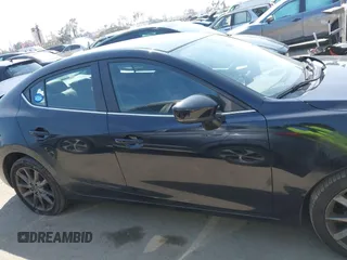 2018 Mazda 3 Touring z VIN 3MZBN1V33JM276803, wystawiony jako IAAI lot #42100422 z przebiegiem 41 802 mil mil oraz . Historia ofert i sprzedaży dostępna na DreamBid. Obrazek 13.
