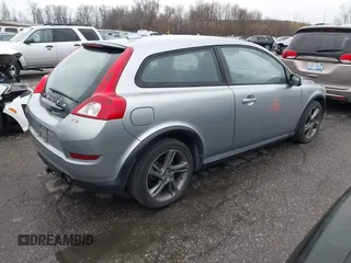 2013 Volvo C30 T5 z VIN YV1672MK7D2305755, wystawiony jako IAAI lot #40835932 z przebiegiem 93 975 mil mil oraz . Historia ofert i sprzedaży dostępna na DreamBid. Obrazek 4.