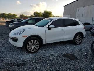 2013 Porsche Cayenne S z VIN WP1AB2A28DLA85229, wystawiony jako Copart lot #50935415 z przebiegiem 215 629 mil mil oraz Szkoda całkowita • Salvage title. Historia ofert i sprzedaży dostępna na DreamBid. Obrazek 1.