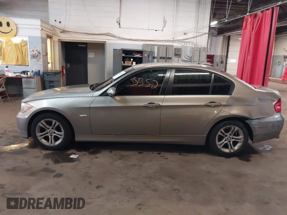 2008 BMW 3 Series 328i z VIN WBAVA37598NL44749, wystawiony jako IAAI lot #42135352 z przebiegiem 132 821 mil mil oraz . Historia ofert i sprzedaży dostępna na DreamBid. Obrazek 14.