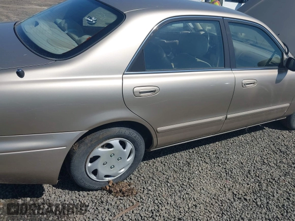 1999 Mazda 626 ES z VIN 1YVGF22C5X5811946, wystawiony jako IAAI lot #41970165 z przebiegiem 126 709 mil mil oraz . Historia ofert i sprzedaży dostępna na DreamBid. Obrazek 6.