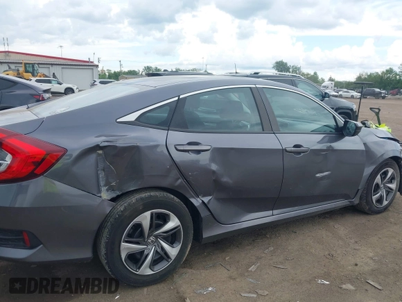 2020 Honda Civic LX z VIN 2HGFC2F62LH547412, wystawiony jako IAAI lot #42254847 z przebiegiem 62 519 mil mil oraz . Historia ofert i sprzedaży dostępna na DreamBid. Obrazek 17.