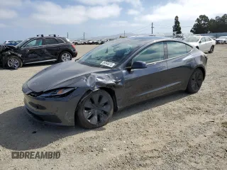 2025 Tesla Model 3 Long Range z VIN 5YJ3E1EA2SF988697, wystawiony jako Copart lot #56584815 z przebiegiem 4 664 mil mil oraz Szkoda całkowita • Salvage title. Historia ofert i sprzedaży dostępna na DreamBid. Obrazek 1.