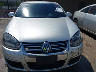 2008 Volkswagen Jetta SE z VIN 3VWRZ71K88M073886, wystawiony jako IAAI lot #42207911 z przebiegiem Nie podano mil oraz . Historia ofert i sprzedaży dostępna na DreamBid. Obrazek 6.