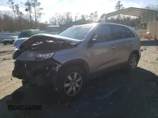 2013 Kia Sorento LX z VIN 5XYKT3A69DG423616, wystawiony jako Copart lot #42883765 z przebiegiem 207 984 mil mil oraz Szkoda całkowita • Salvage title. Historia ofert i sprzedaży dostępna na DreamBid. Obrazek 1.