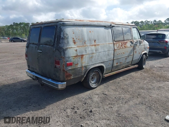 1983 Chevrolet Chevy Van z VIN 1GCEG25H7D7170543, wystawiony jako IAAI lot #41955600 z przebiegiem 49 027 mil mil oraz . Historia ofert i sprzedaży dostępna na DreamBid. Obrazek 4.