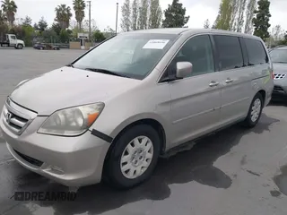 2005 Honda Odyssey LX with VIN 5FNRL38205B026824, listed as a IAAI auction lot 42068656 with 140,914 mi miles. Bid and sale history available at carsss.com. Image 2.