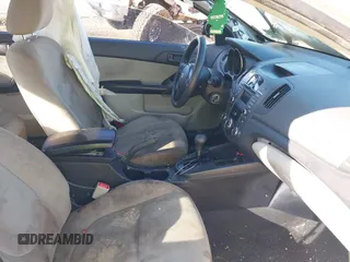 2010 Kia Forte EX z VIN KNAFU4A24A5862810, wystawiony jako IAAI lot #41141468 z przebiegiem 267 768 mil mil oraz . Historia ofert i sprzedaży dostępna na DreamBid. Obrazek 5.
