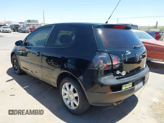 2008 Volkswagen Rabbit S z VIN WVWBA71K58W337982, wystawiony jako IAAI lot #42151207 z przebiegiem 182 573 mil mil oraz . Historia ofert i sprzedaży dostępna na DreamBid. Obrazek 3.