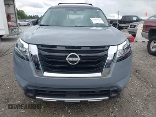 2024 Nissan Pathfinder Platinum z VIN 5N1DR3DKXRC244704, wystawiony jako IAAI lot #41983121 z przebiegiem 23 111 mil mil oraz . Historia ofert i sprzedaży dostępna na DreamBid. Obrazek 13.