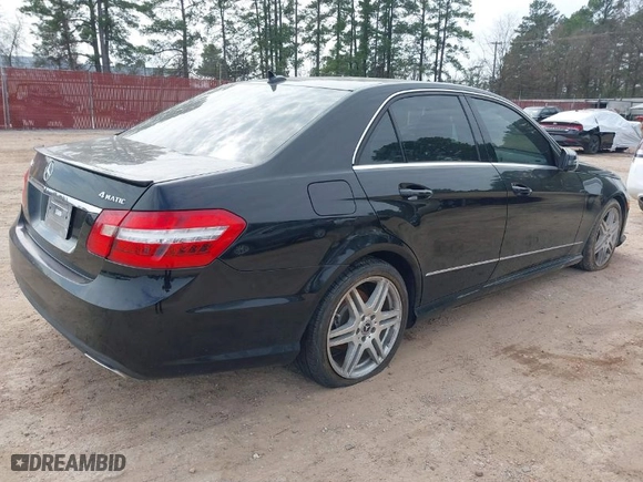 2010 Mercedes-Benz E-Class E 350 Luxury with VIN WDDHF8HB4AA124067, listed as a IAAI auction lot 41564877 with 164,266 mi miles. Bid and sale history available at carsss.com. Image 4.
