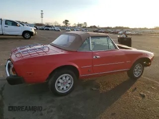 1982 FIAT 124 Spider z VIN ZFAAS00B8C5001153, wystawiony jako Copart lot #43028875 z przebiegiem 48 617 mil mil oraz Szkoda całkowita • Salvage title. Historia ofert i sprzedaży dostępna na DreamBid. Obrazek 3.