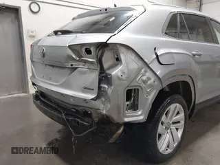 2023 Volkswagen Atlas SE z VIN 1V2KC2CA6PC210593, wystawiony jako IAAI lot #41957633 z przebiegiem 34 801 mil mil oraz . Historia ofert i sprzedaży dostępna na DreamBid. Obrazek 6.