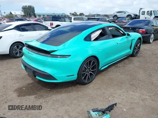 2022 Porsche Taycan 4S z VIN WP0AB2Y12NSA45396, wystawiony jako IAAI lot #41946433 z przebiegiem 9389 mil mil oraz . Historia ofert i sprzedaży dostępna na DreamBid. Obrazek 4.
