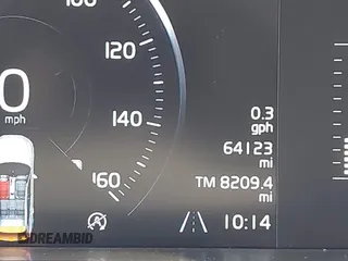 2018 Volvo XC60 Momentum z VIN YV4102RK6J1008472, wystawiony jako IAAI lot #41789008 z przebiegiem 64 123 mil mil oraz . Historia ofert i sprzedaży dostępna na DreamBid. Obrazek 15.