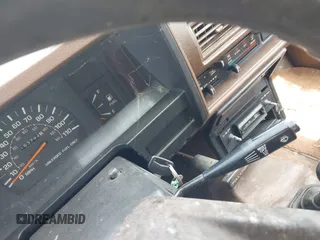 1985 Toyota Pickup с VIN JT4RN55R8F0075812, выставлен на аукционе IAAI как лот 41824106 с пробегом 163 794 миль миль и . История ставок и продаж доступна на DreamBid. Изображение 11.