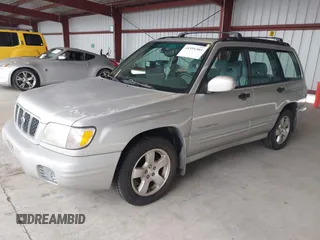 2001 Subaru Forester S w/Premium Pkg with VIN JF1SF65621H736695, listed as a IAAI auction lot 41551303 with 281,518 mi miles. Bid and sale history available at carsss.com. Image 2.
