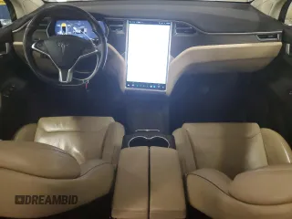 2016 Tesla Model X 70D z VIN 5YJXCBE20GF003018, wystawiony jako Copart lot #57671695 z przebiegiem 117 238 mil mil oraz Szkoda całkowita • Salvage title. Historia ofert i sprzedaży dostępna na DreamBid. Obrazek 8.