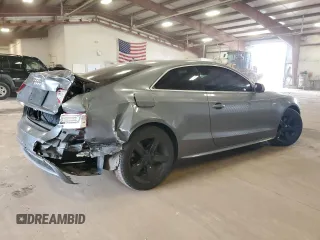 2016 Audi A5 Premium z VIN WAUD2AFR5GA052751, wystawiony jako Copart lot #61665805 z przebiegiem 79 283 mil mil oraz Czysty tytuł • Clean title. Historia ofert i sprzedaży dostępna na DreamBid. Obrazek 3.