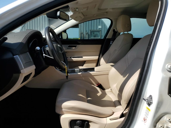 2018 Jaguar XF with VIN SAJBK4FN1JCY62528, listed as a Copart auction lot 67979364 with 46,757 mi miles and Salvage Title. Bid and sale history available at DreamBid. Image 7.
