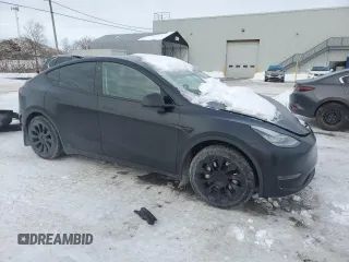 2021 Tesla Model Y Standard Range z VIN 5YJYGDED3MF120514, wystawiony jako Copart lot #46156775 z przebiegiem 93 470 mil mil oraz Szkoda całkowita • Salvage title. Historia ofert i sprzedaży dostępna na DreamBid. Obrazek 4.